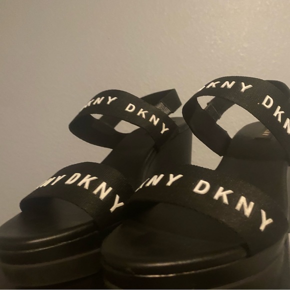 DKNY sandals - Picture 4 of 4